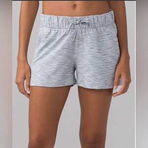 Lululemon On The Fly Short 2.5" Wee Are From Space Ice Grey Alpine